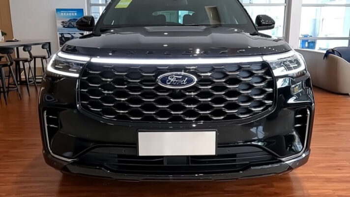 Spy Photos of 2024 Ford Explorer - Latest News & First Sneak Peek
