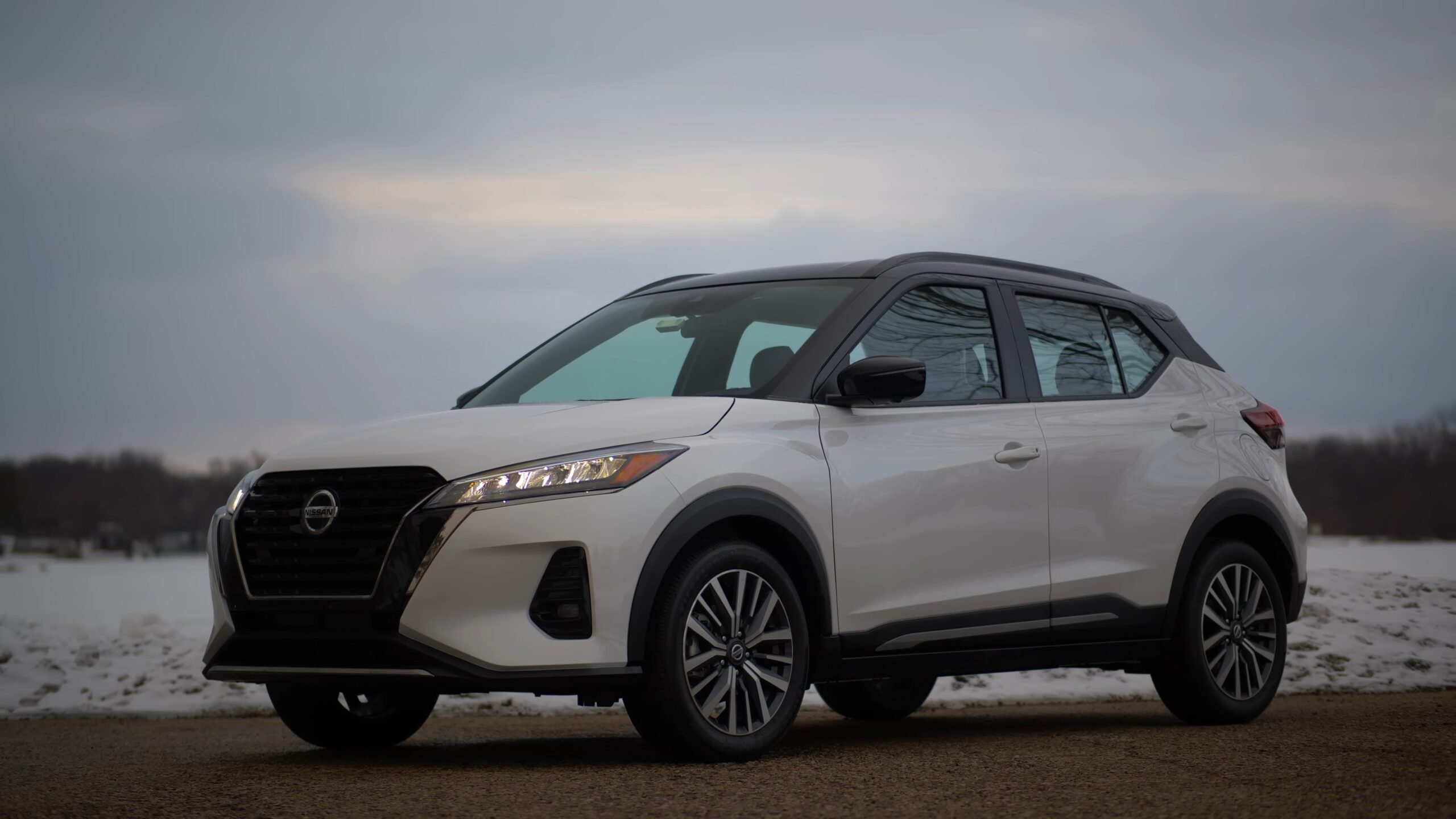 2021 Nissan Kicks white diagonal