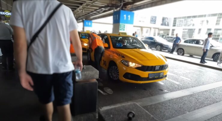 How Business Travelers Can Cut Airport Taxi Costs Savings at Every Stop (1)