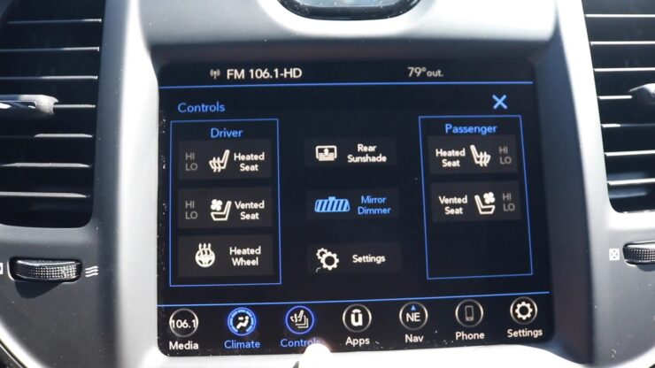 Infotainment system chrysler 300s