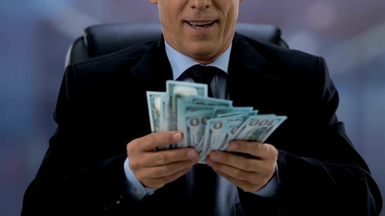 What Salary is Considered Upper Class in Canada? The Golden Number