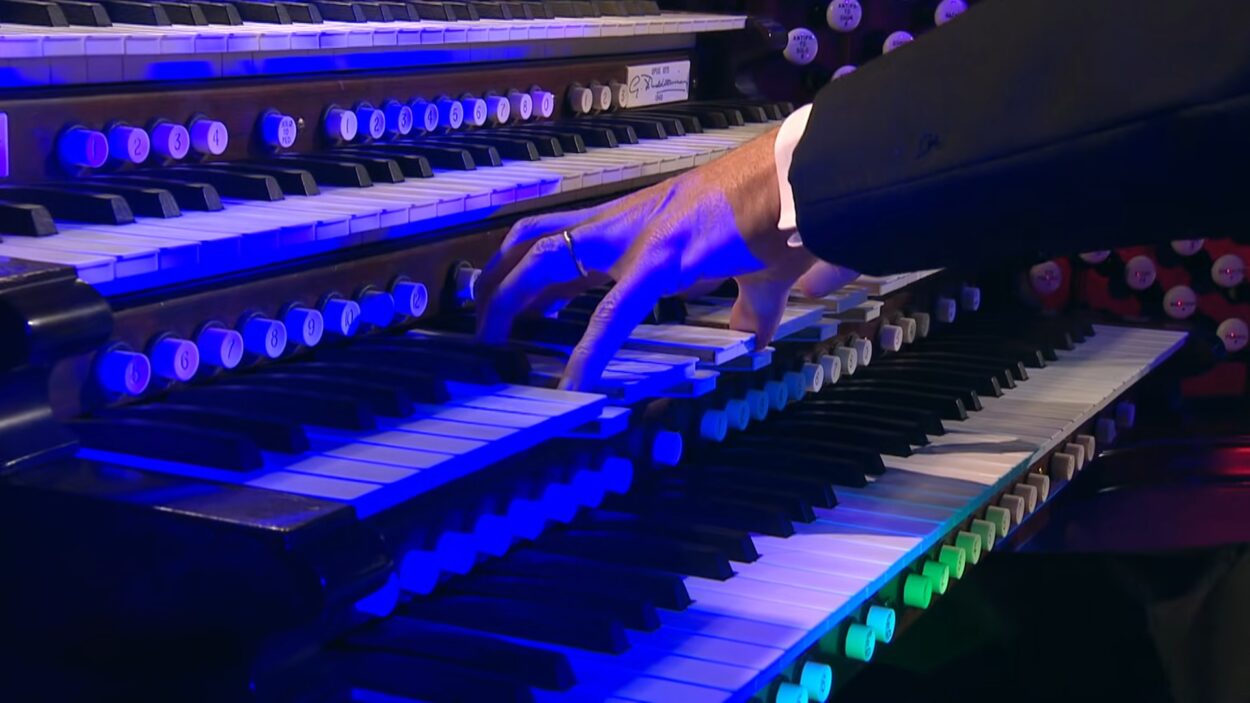 Epic Halloween Organ Playing