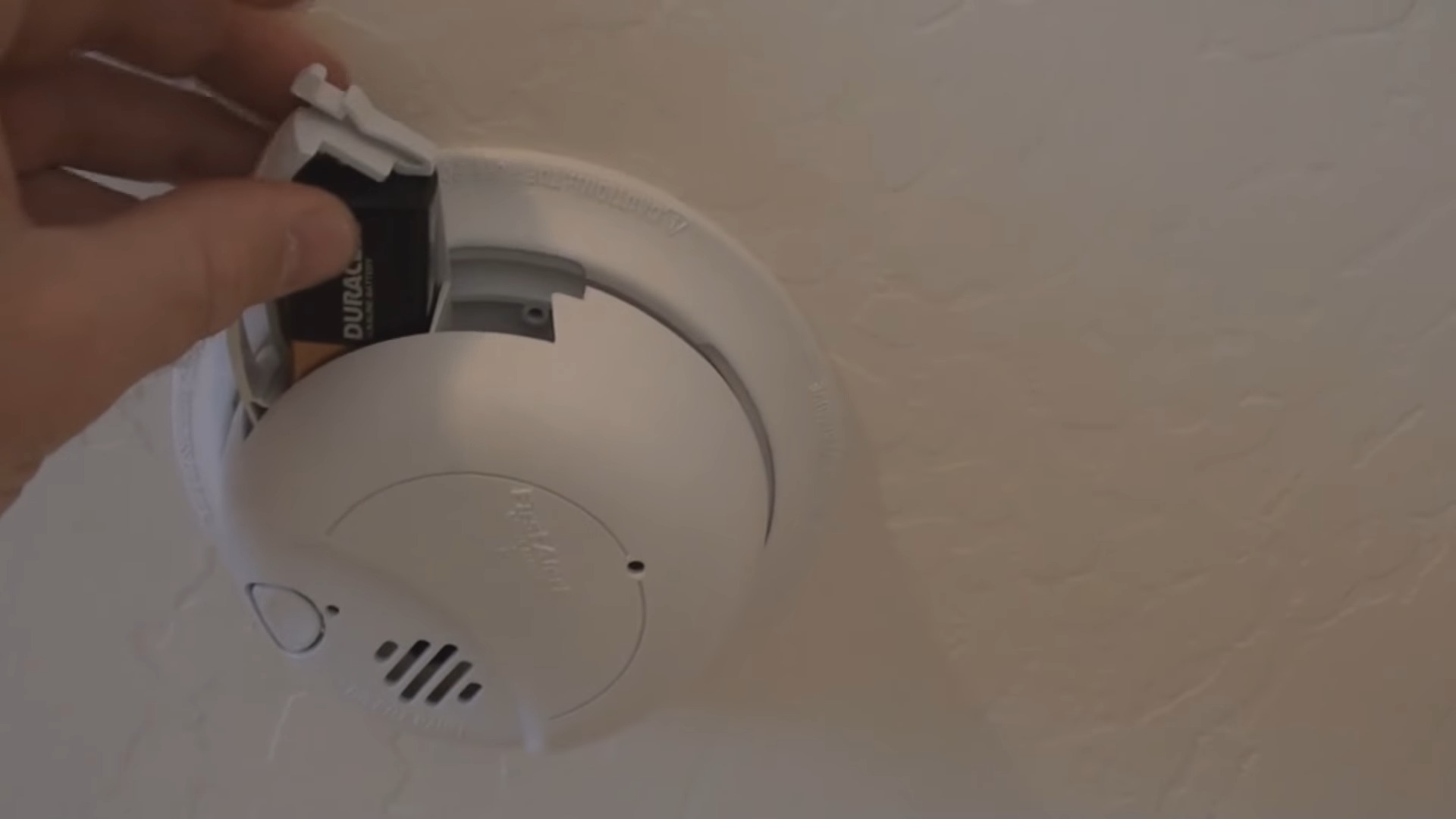 Do Smoke Alarms Go Off When Low Battery