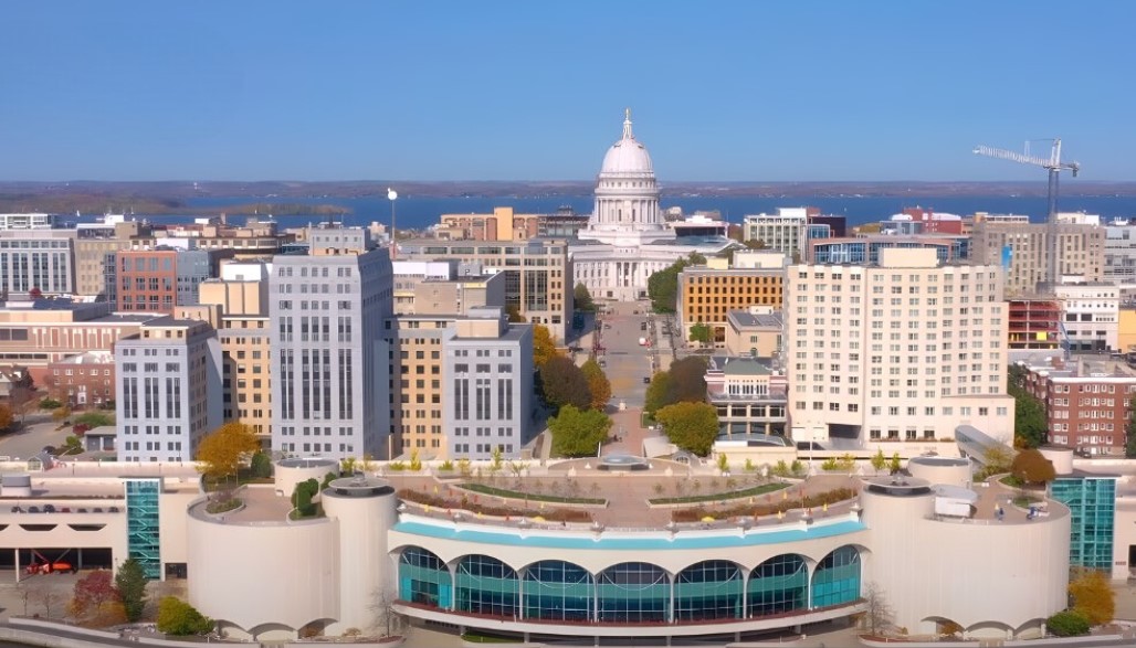 What are the richest cities in Wisconsin