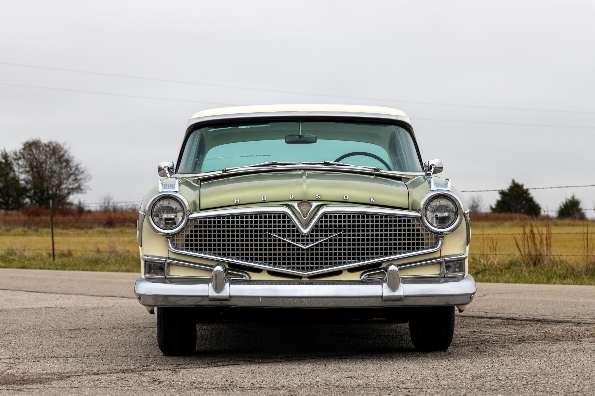 1957 Hudson Hornet V8 Custom - old cars