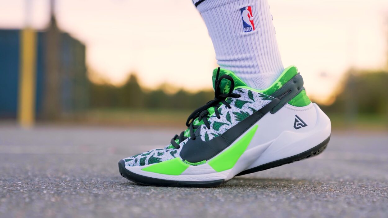 lightest low top basketball shoes