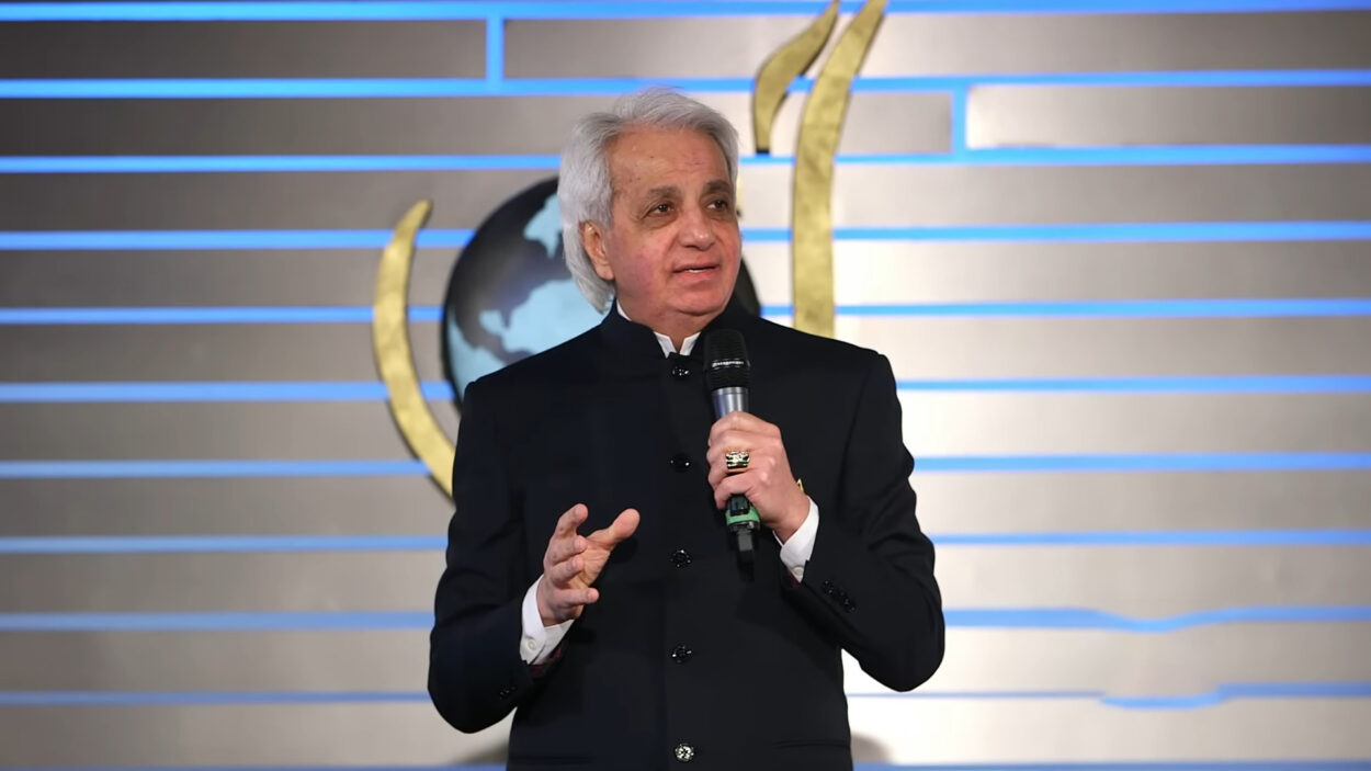 Pastor Benny Hinn Speaking