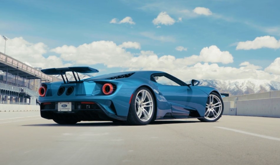 Ford GT vs Ferrari Le Mans