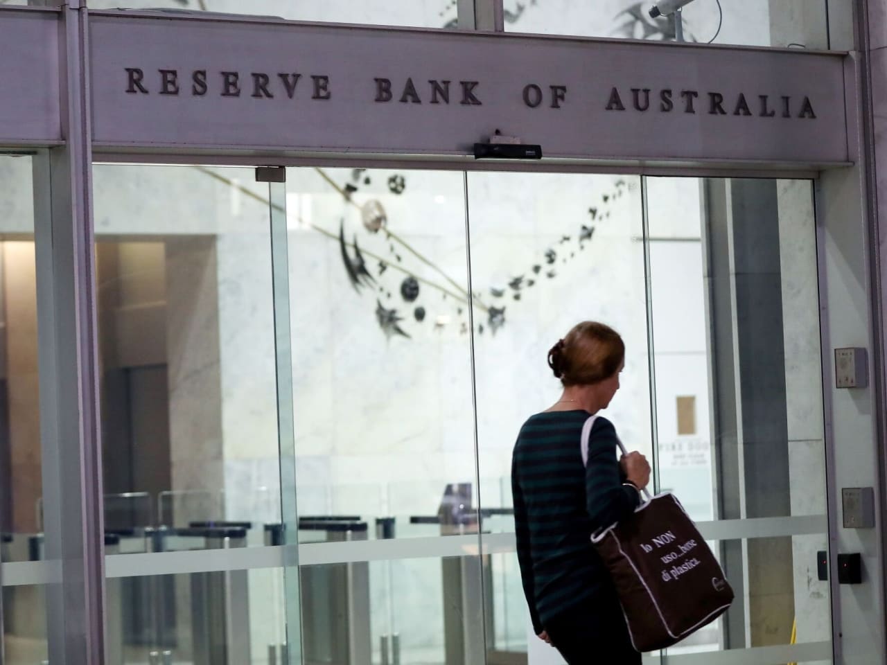 Australia's Central Bank Keeps Rates on Hold, Defying Global Trend - WSJ