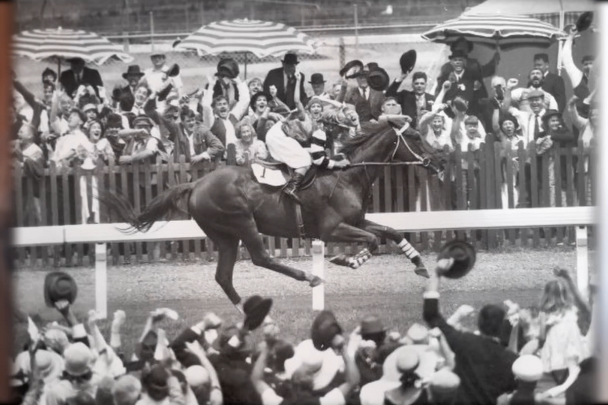 Phar Lap races past cheering crowds to win the 1930 Melbourne Cup at Flemington