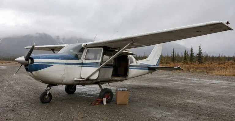 Alaska Wants to Take a Pilots Plane Over a Visible Six-Pack